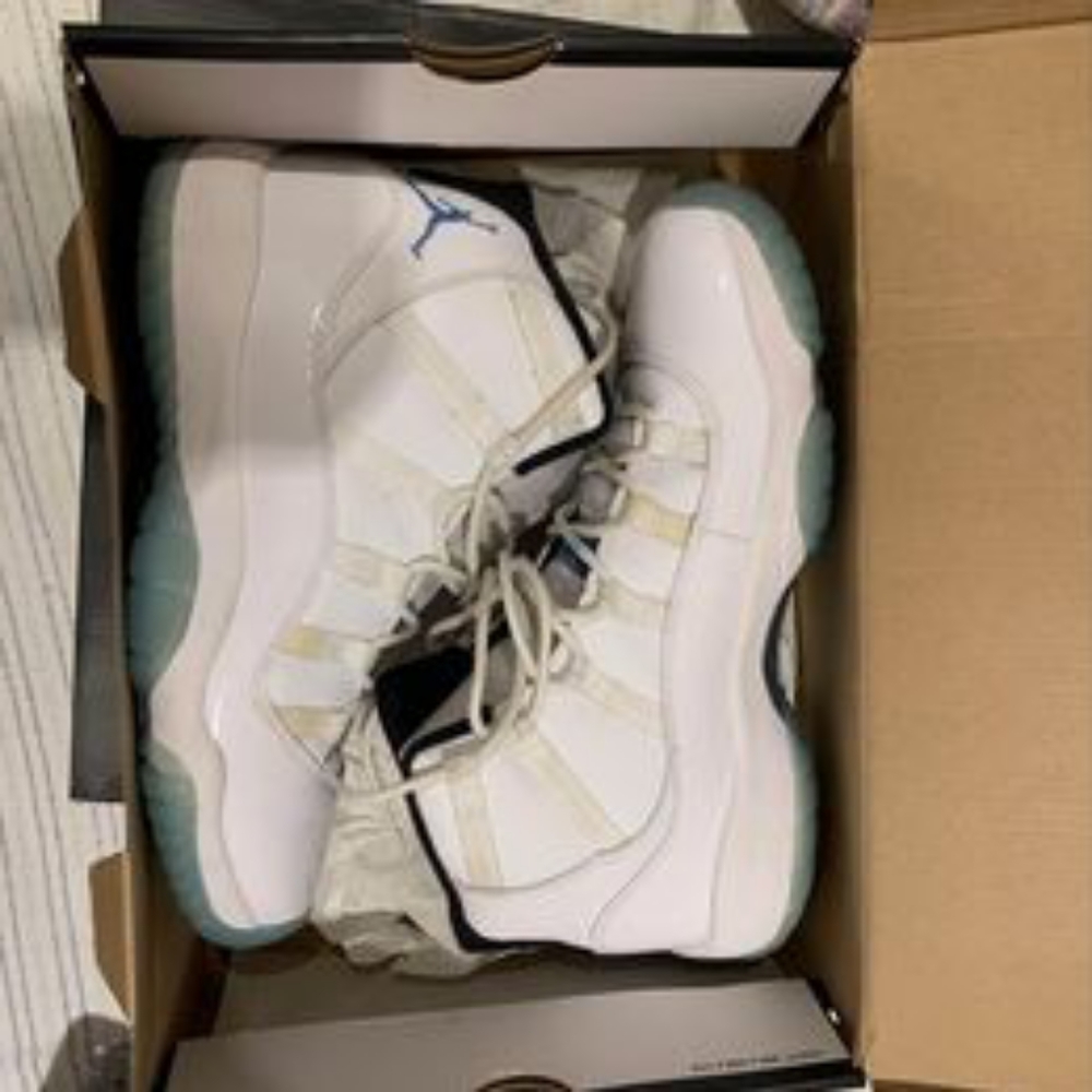 Ar jordan's - White